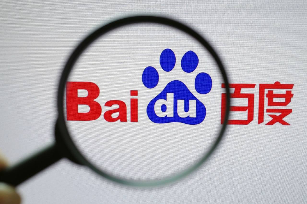 唐艺昕女儿睫毛好长